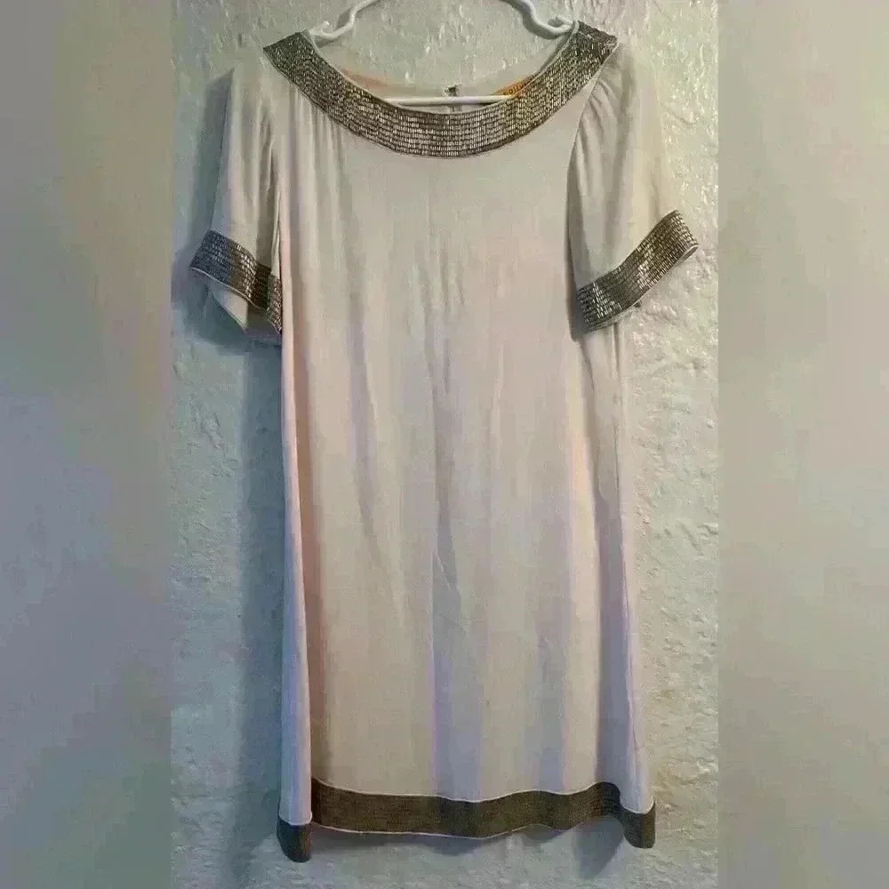 Alice + Olivia scoop neck, short sleeve, cream colored mini shift dress; size XS